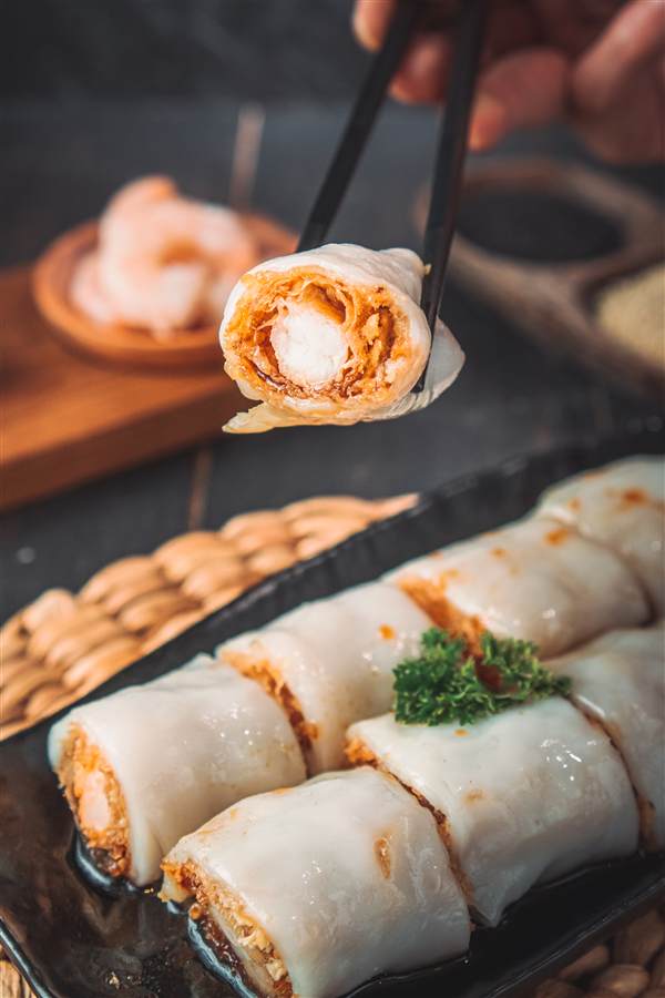 Cheung fun rolls with one piece lifted by chopsticks, Feng Fu