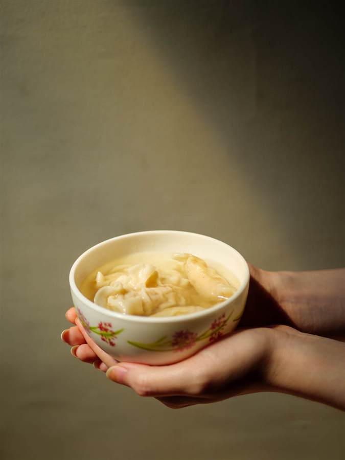 Hands holding a bowl of wonton soup, Hari2